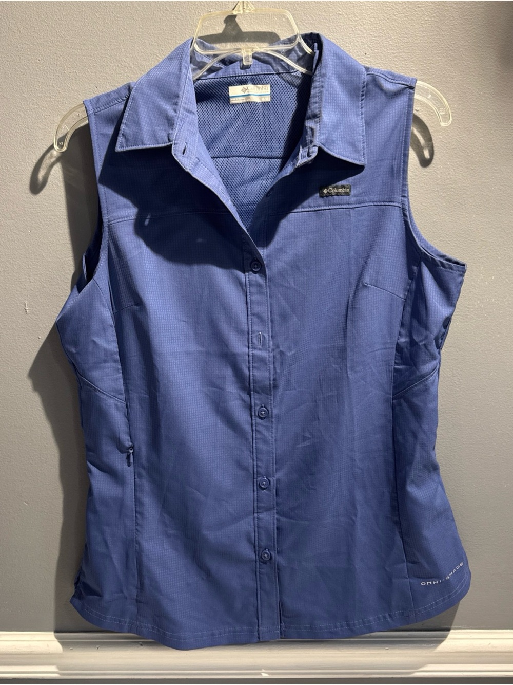Columbia Sleeveless Button-Down Performance Shirt in Blue